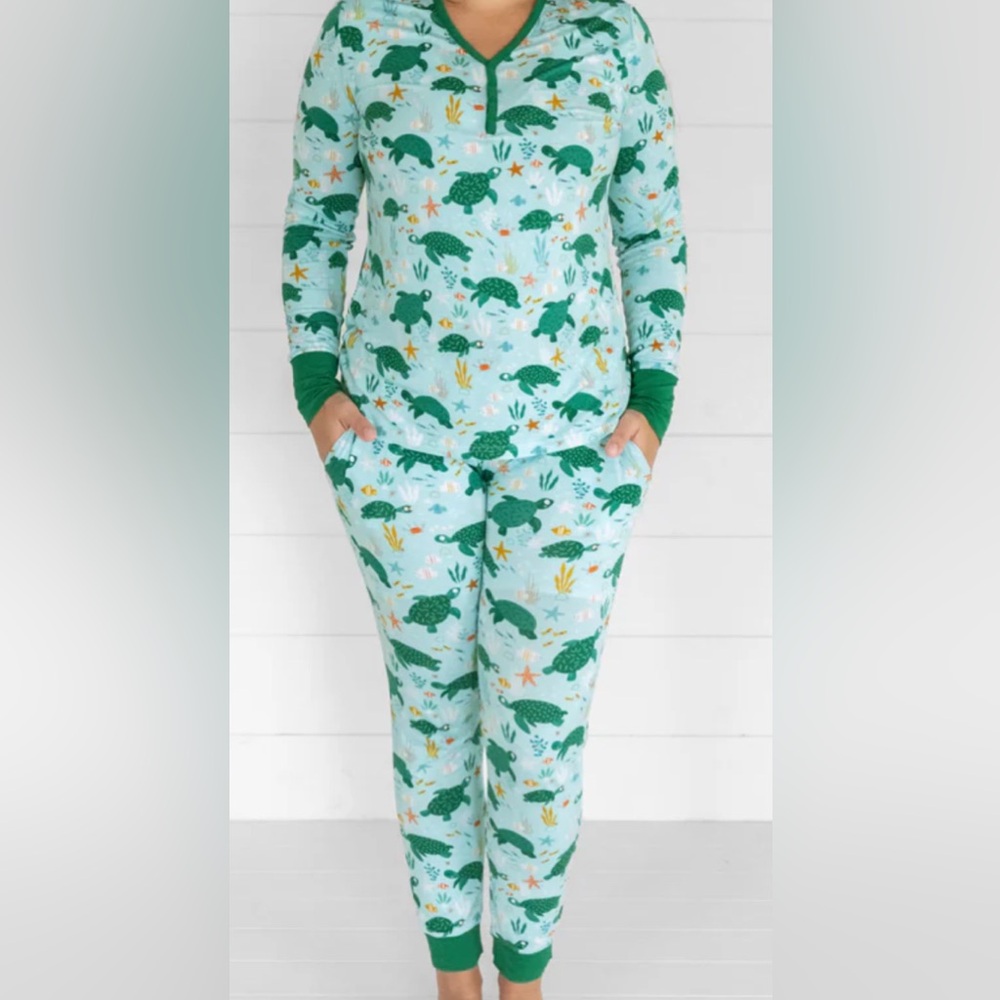 Women’s Sea Turtle Friends Little Sleepies Pajama Set